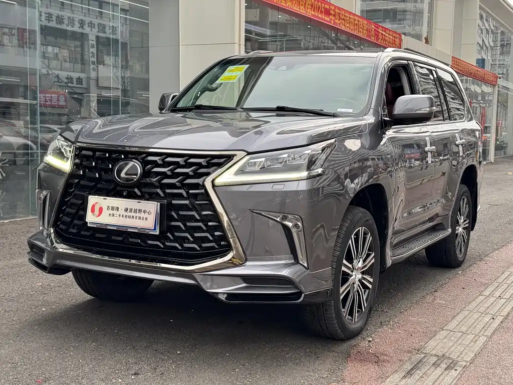 Lexus LX 2018 — фото 1