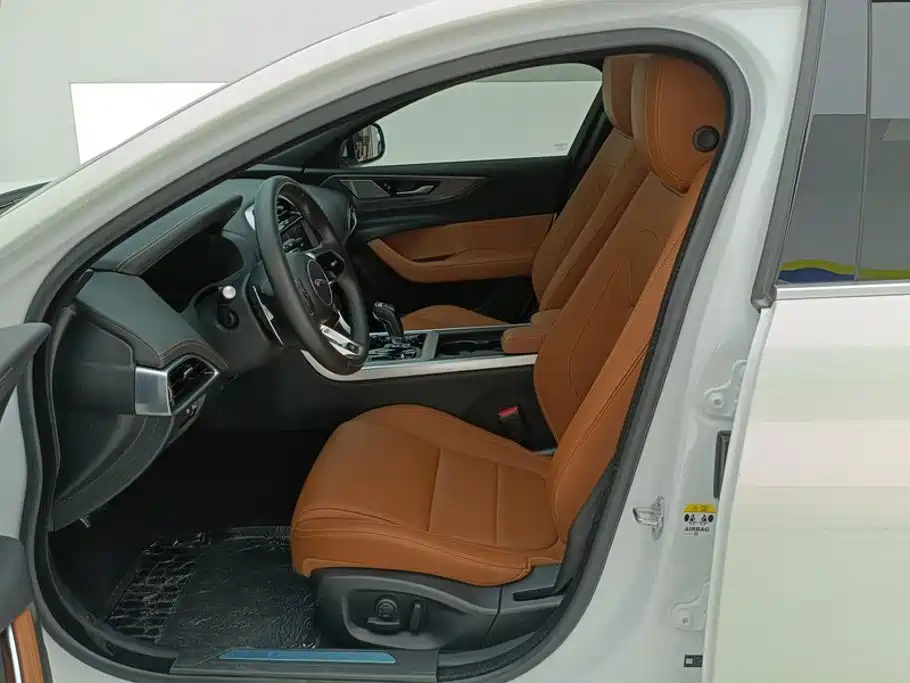 Jaguar XEL 2024 — фото 9