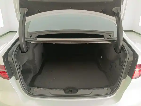 Jaguar XEL 2024