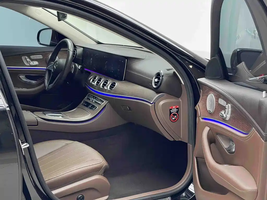 Mercedes-Benz E-Class 2023 — фото 9