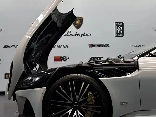 Aston Martin DBS 2020