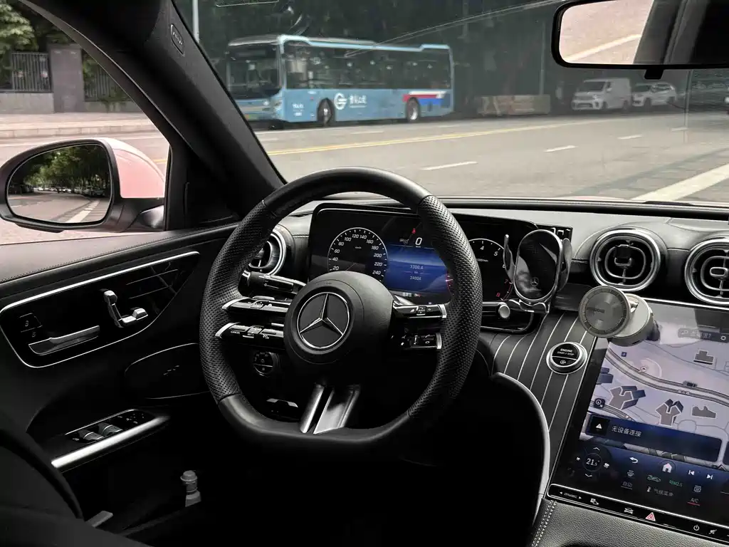 Mercedes-Benz C-Class 2024 — фото 10