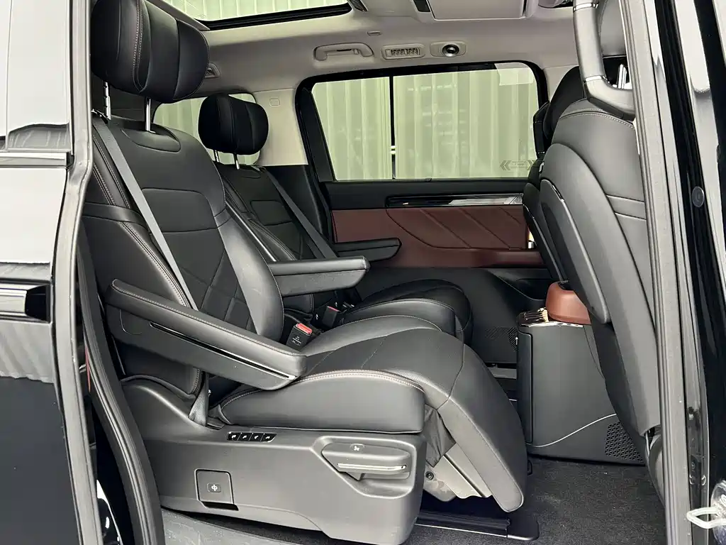 GAC Trumpchi E8 PHEV 2024 — фото 8