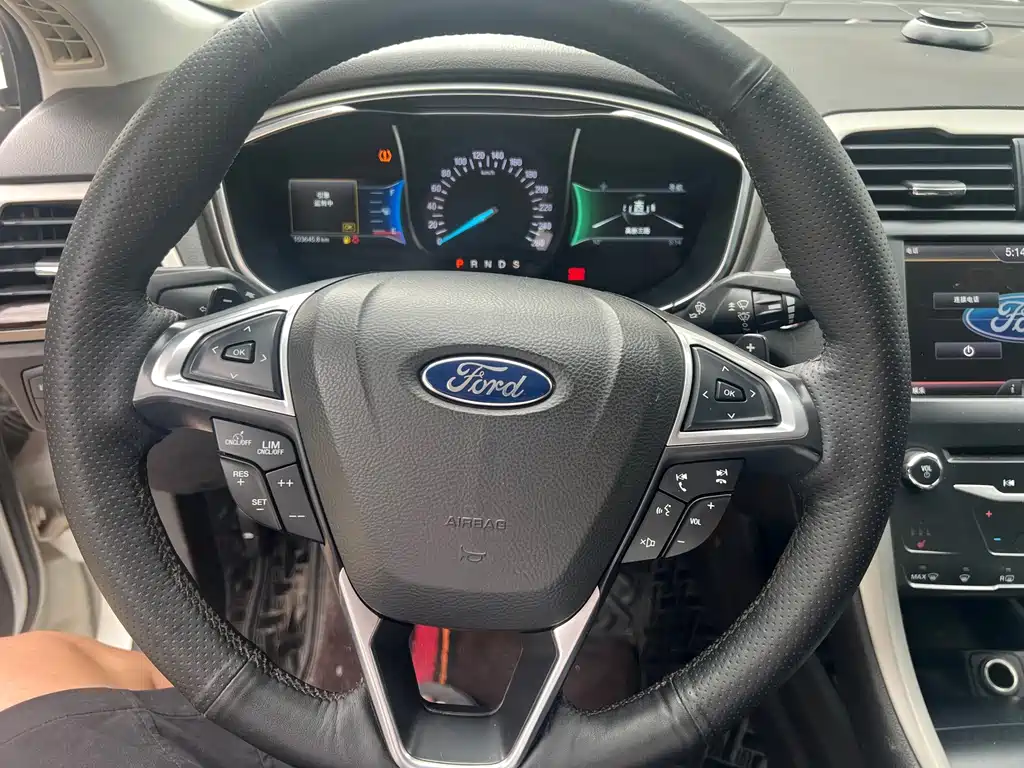 Ford Mondeo 2015 — фото 12