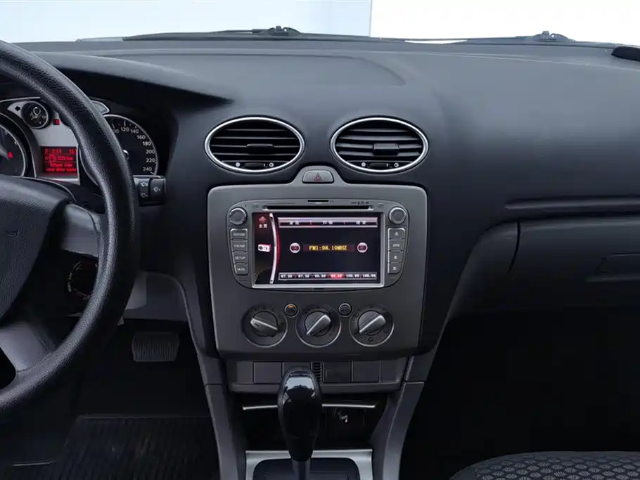 Ford Focus 2013 — фото 13