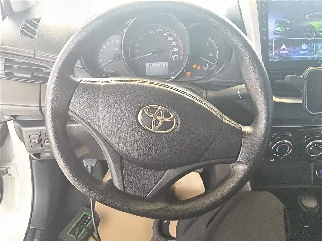 Toyota Yaris L 2020 — фото 4