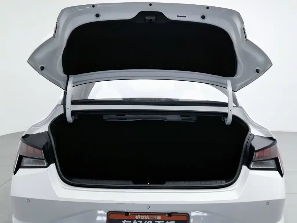 Hyundai Elantra 2021 — фото 16