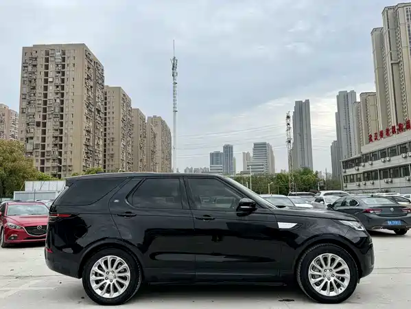 Land Rover Discovery 2020