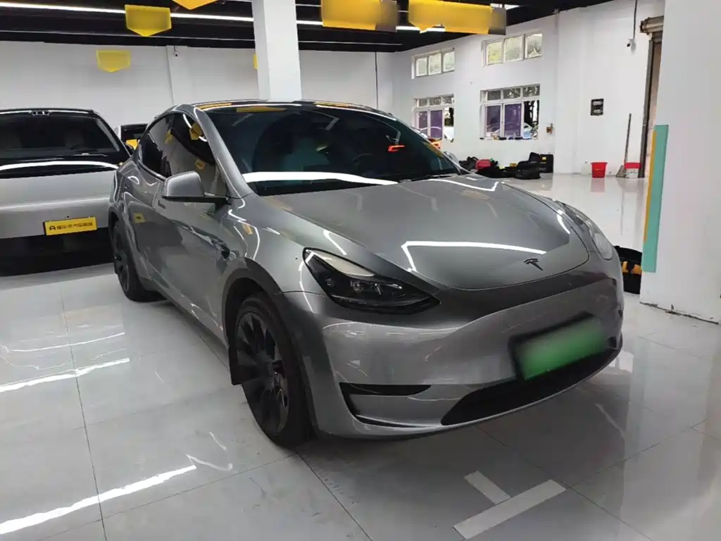 Tesla Model Y 2025 — фото 4
