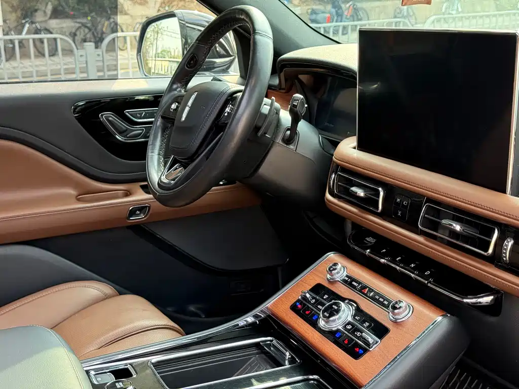 Lincoln Aviator 2023 — фото 16