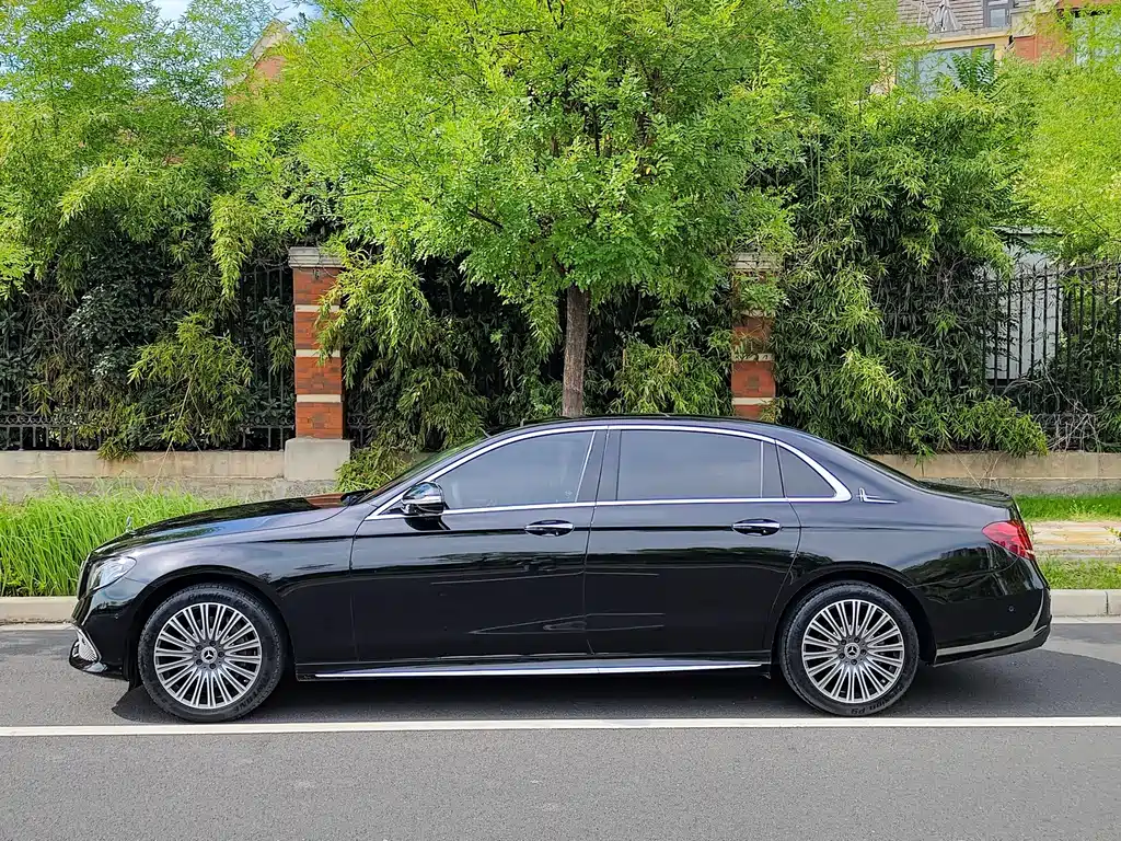 Mercedes-Benz E-Class 2020 — фото 19