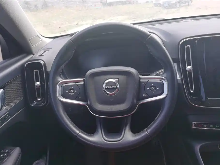 Volvo XC40 2021 — фото 15