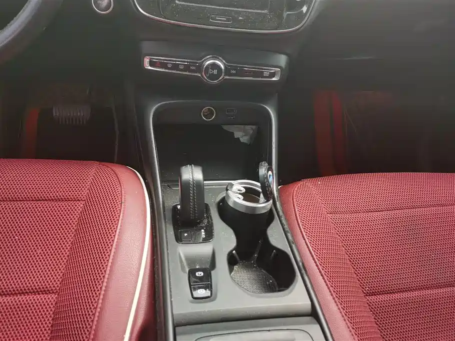 Volvo XC40 2021 — фото 16
