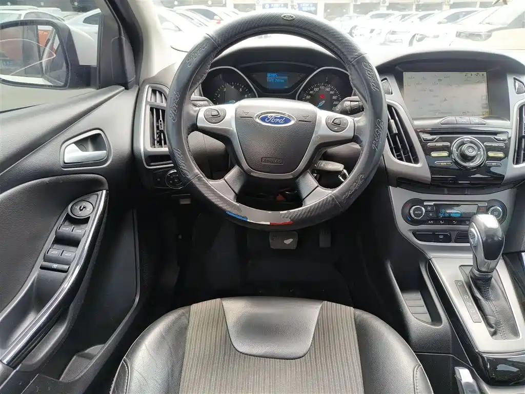 Ford Focus 2014 — фото 11