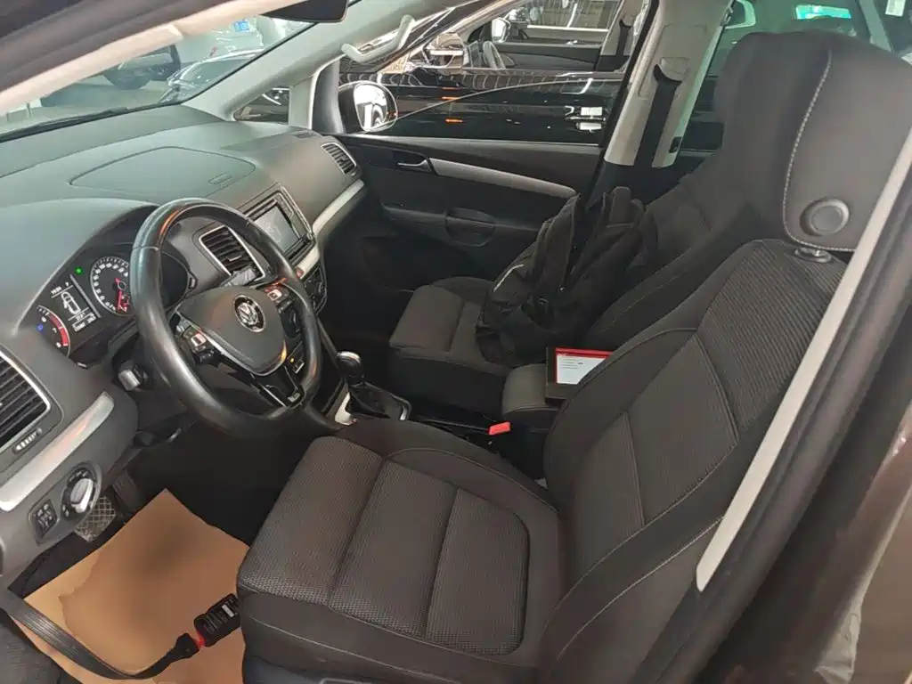 Volkswagen Sharan 2017 — фото 15