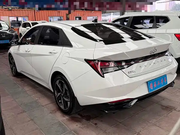 Hyundai Elantra 2022