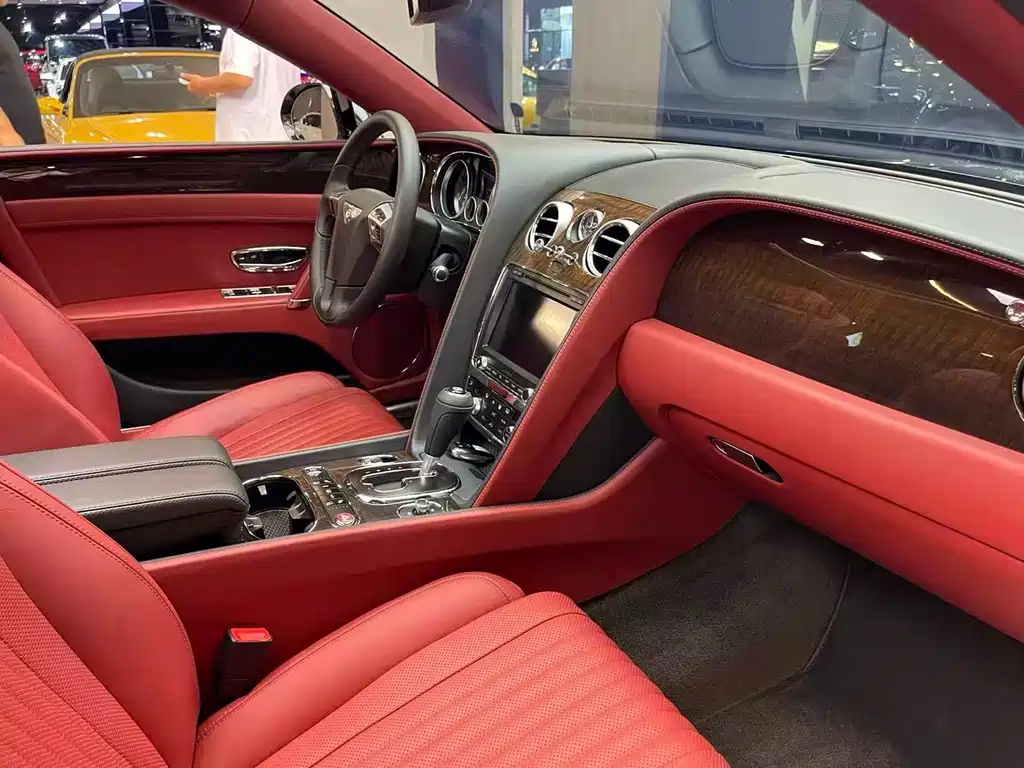 Bentley Flying Spur 2018 — фото 14