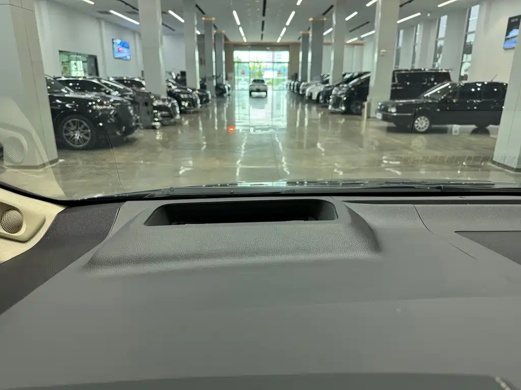 Toyota Vellfire 2023 — фото 17