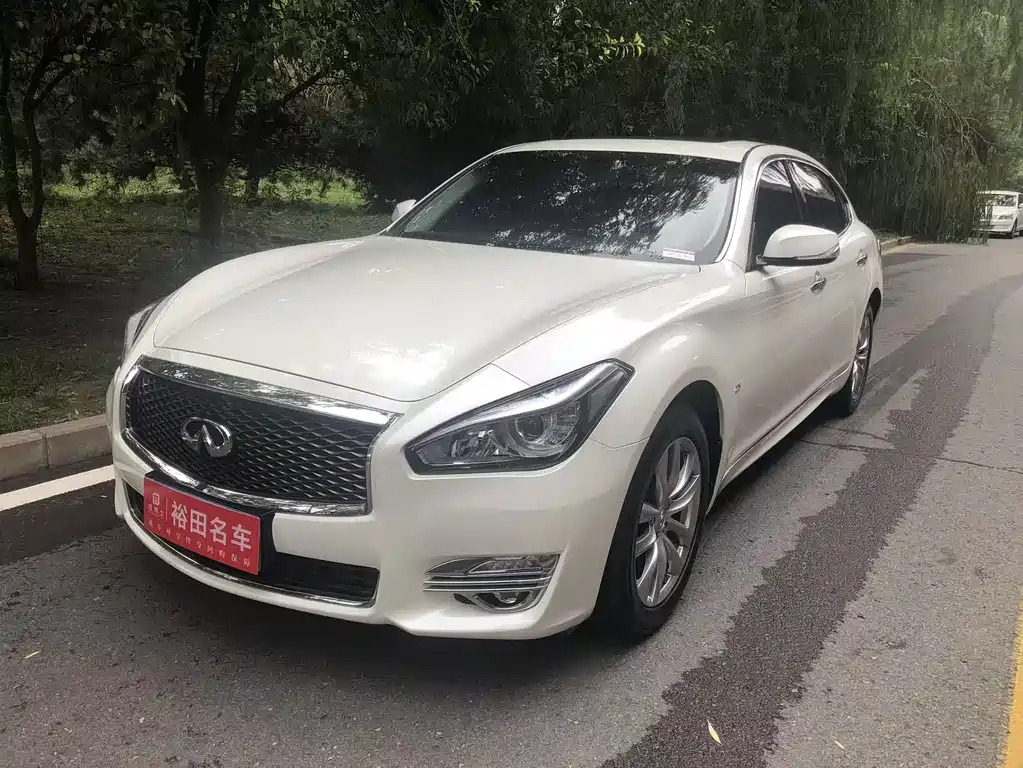 Infiniti Q70 2018