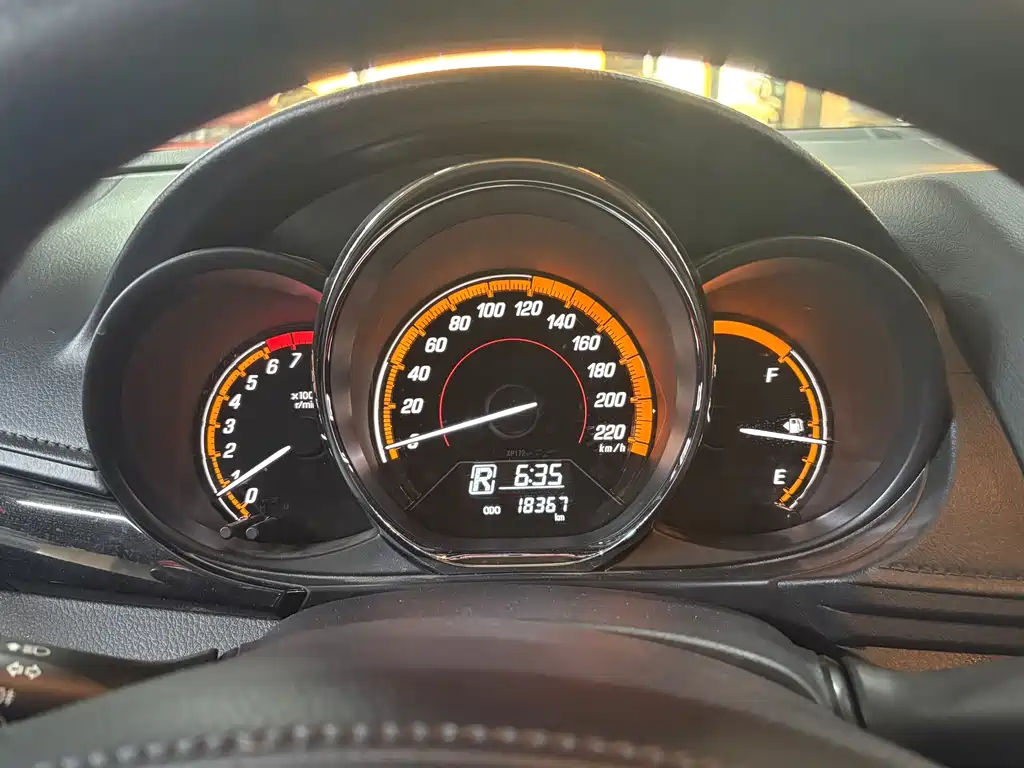 Toyota Yaris L 2022 — фото 9