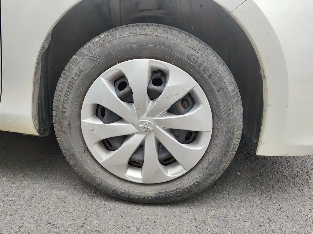 Toyota Yaris L 2015 — фото 8
