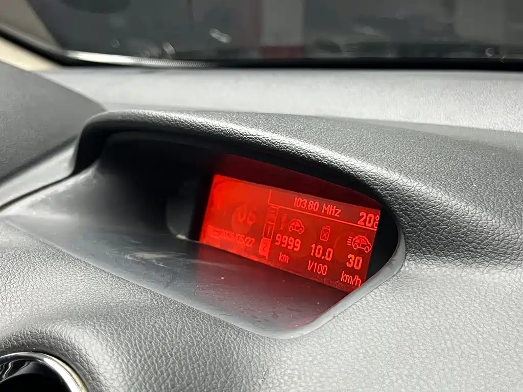 Peugeot 408 2013 — фото 15