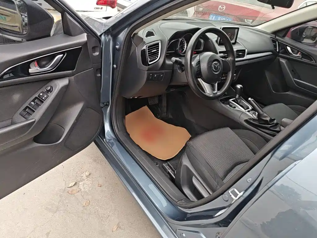 Mazda 3 Axela 2016 — фото 16