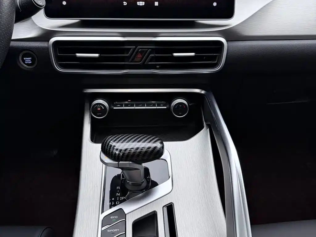 Geely Binyue 2023 — фото 12