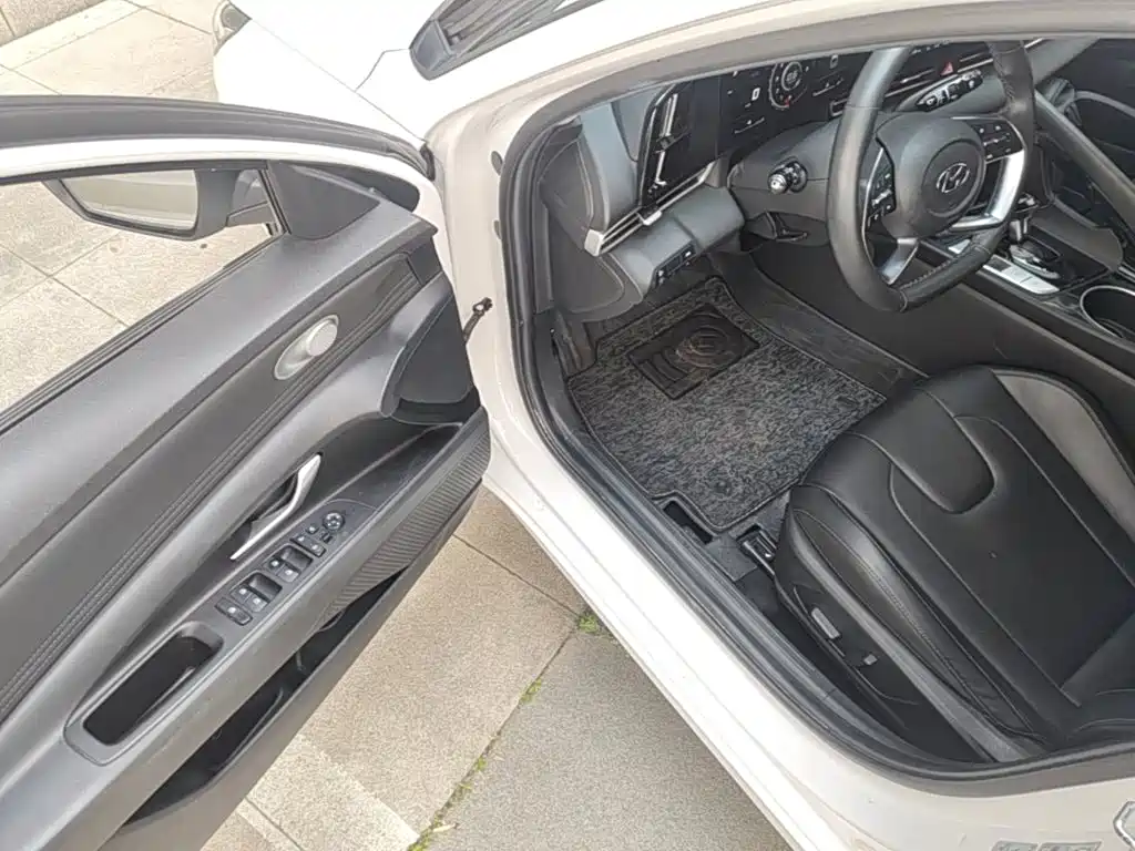 Hyundai Elantra 2021 — фото 16
