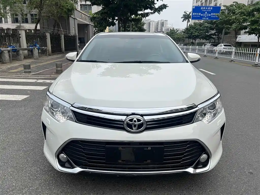Toyota Camry 2017 — фото 15