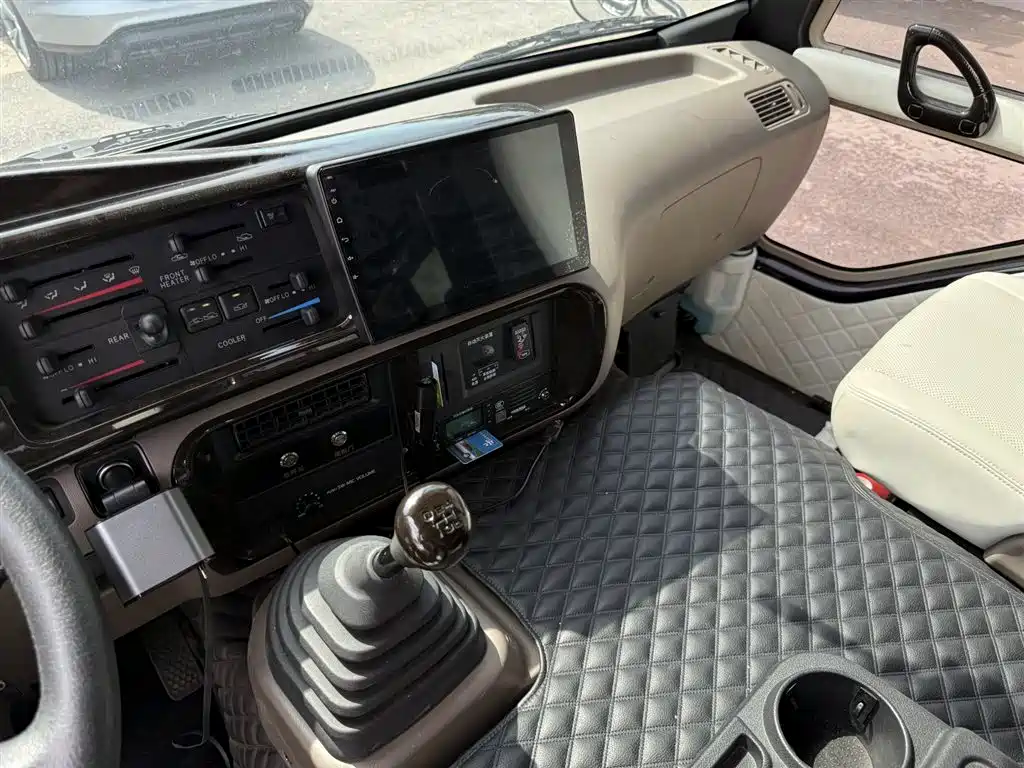 Toyota Coaster 2023 — фото 13