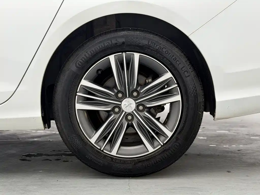 Peugeot 308 2017 — фото 17