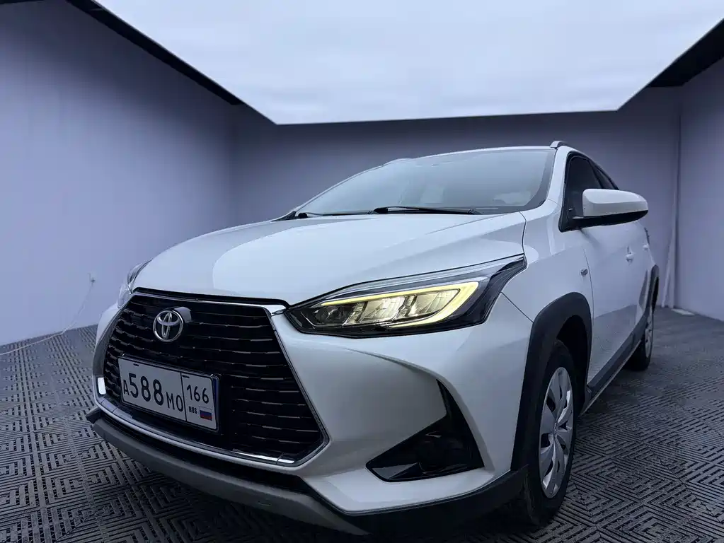 Toyota Yaris L 2022 — фото 1