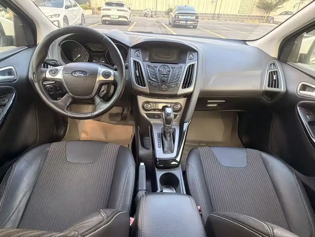 Ford Focus 2014 — фото 16