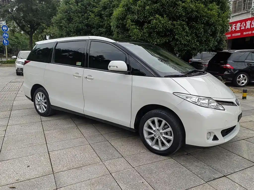 Toyota Previa 2017 — фото 5