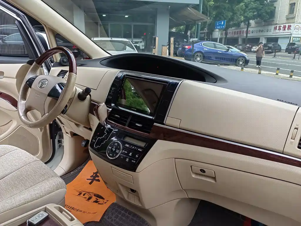 Toyota Previa 2017 — фото 17
