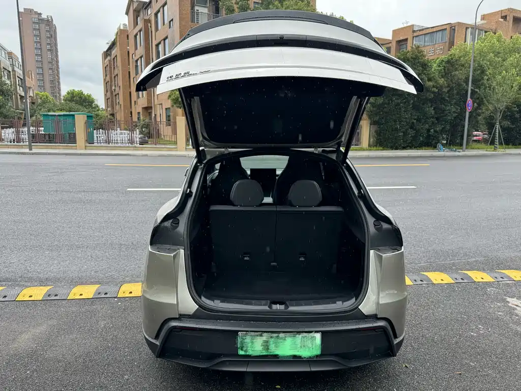 Tesla Model Y L 2025 — фото 23