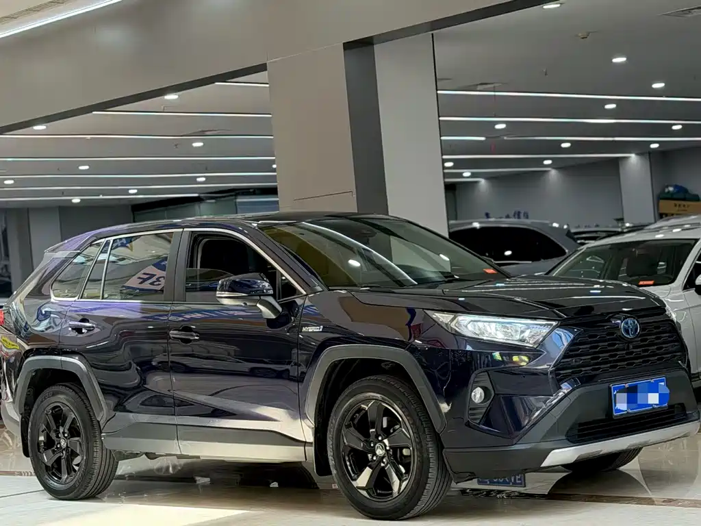 Toyota RAV4 2022 — фото 3