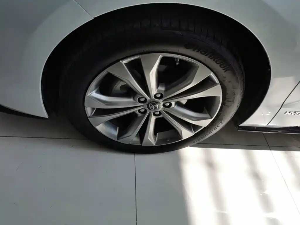 Toyota Sienna 2023 — фото 23