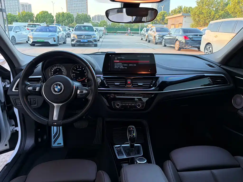 BMW 1 Series 2023 — фото 10