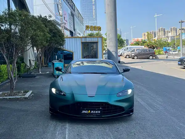 Aston Martin V8 Vantage 2022