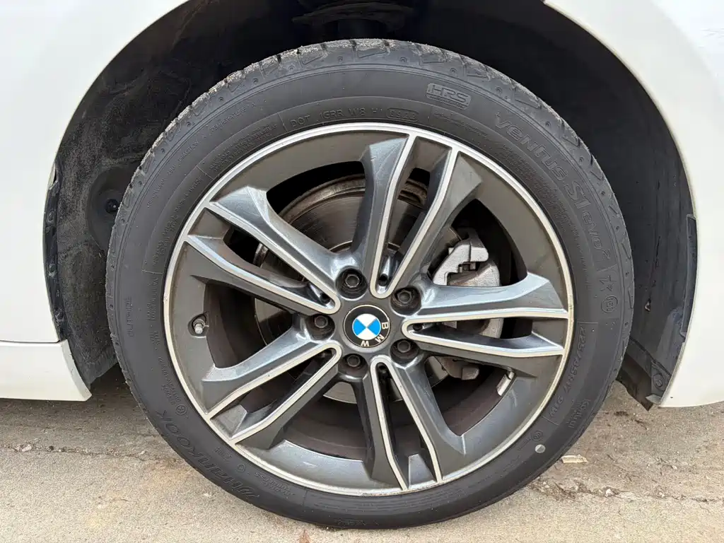 BMW 1 Series 2022 — фото 19