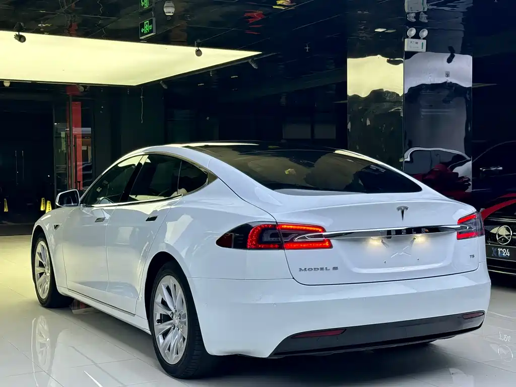 Tesla Model S 2016 — фото 6