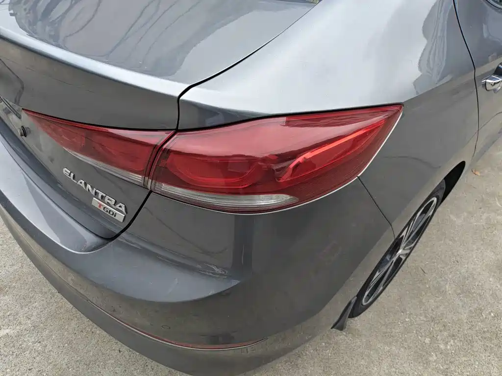 Hyundai Elantra 2018 — фото 24