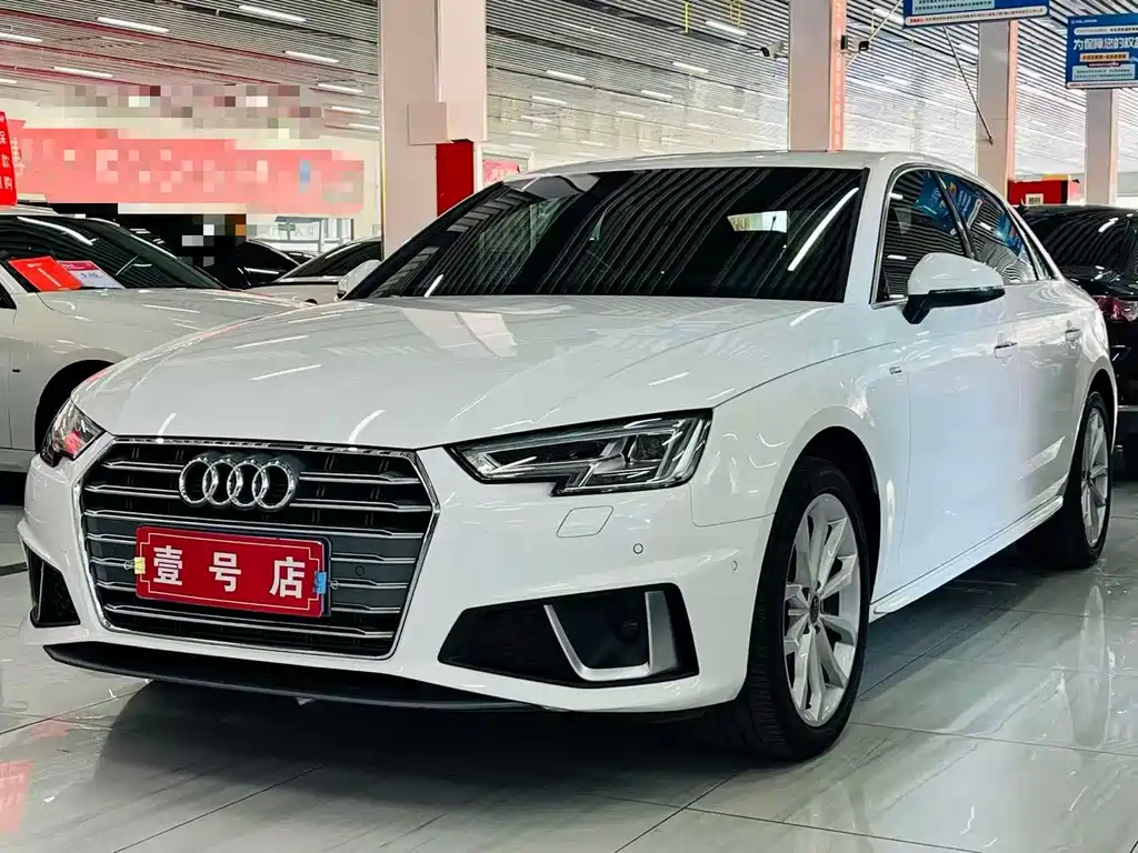 Audi A4L 2020 — фото 1