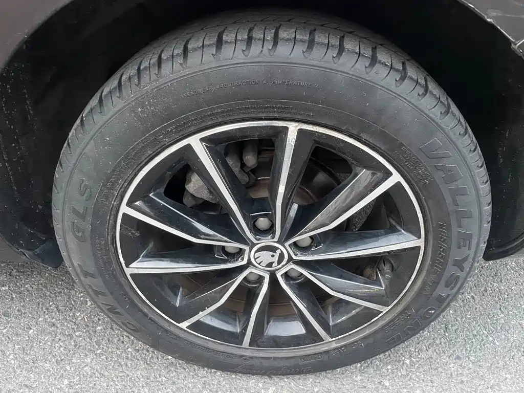 Skoda Octavia 2017 — фото 23