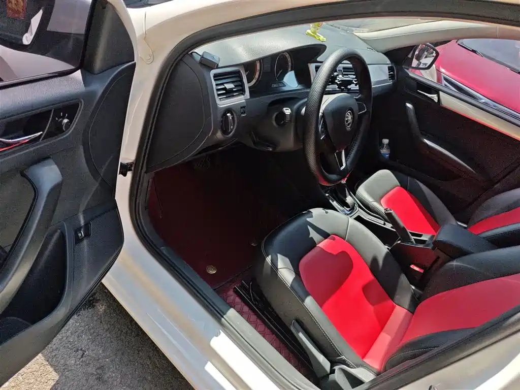 Skoda Rapid 2019 — фото 16