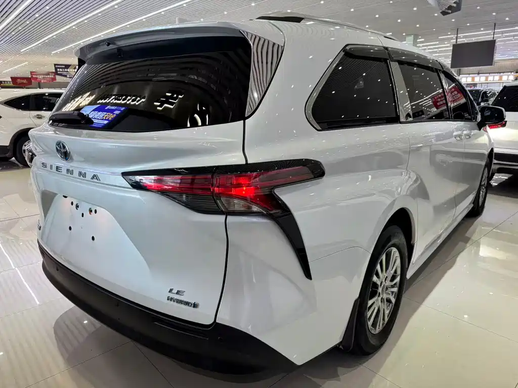 Toyota Sienna 2023 — фото 10