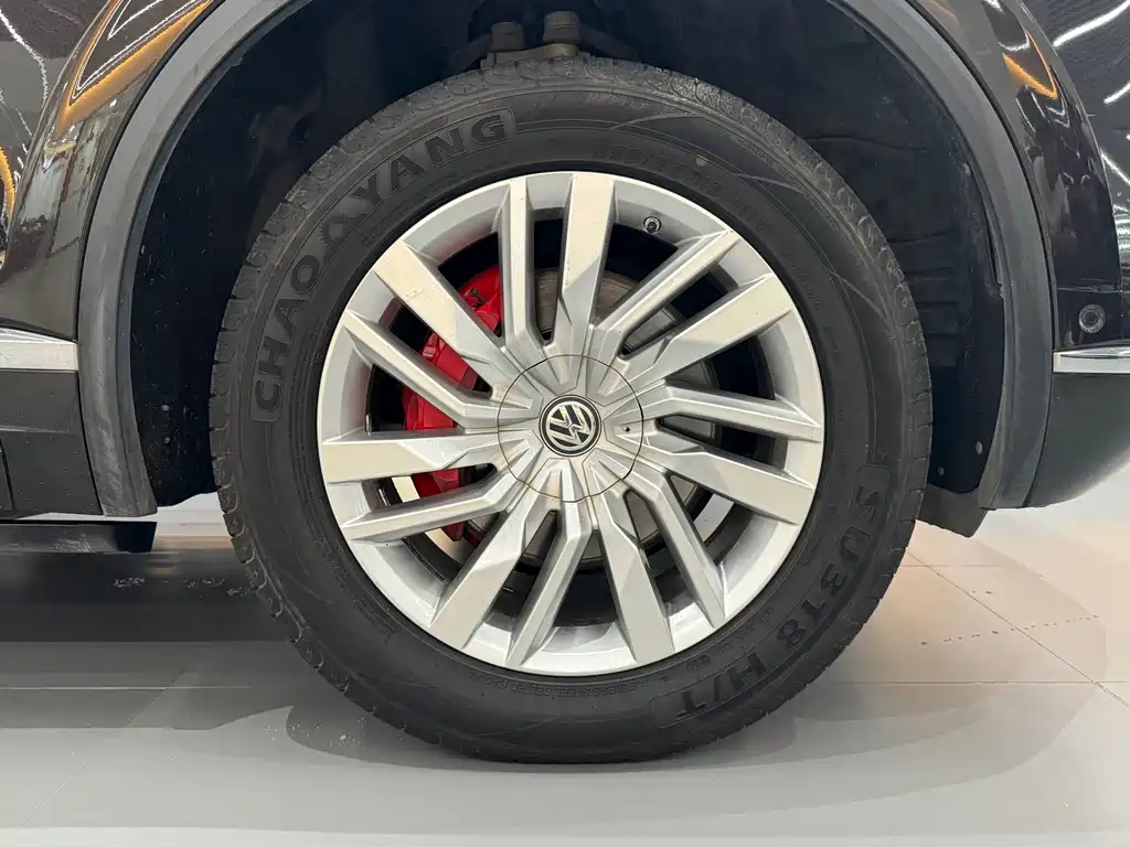 Volkswagen Touareg 2019 — фото 19