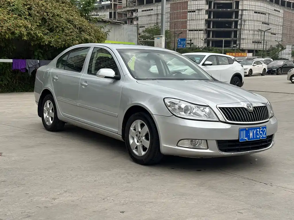 Skoda Octavia 2012 — фото 2